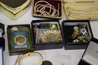 Lot 100 - Assorted costume jewellery to include Trifari, Michaela Frey, Ciro and Swarovski