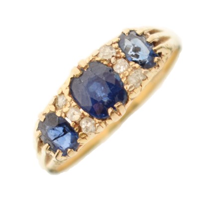 Lot 8 - Sapphire and diamond boat cluster ring