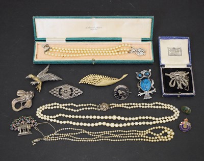 Lot 130 - Quantity of costume jewellery