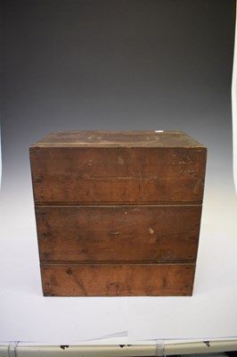 Lot 319 - Taxidermy - Case of birds
