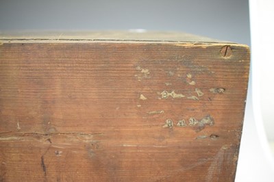 Lot 319 - Taxidermy - Case of birds