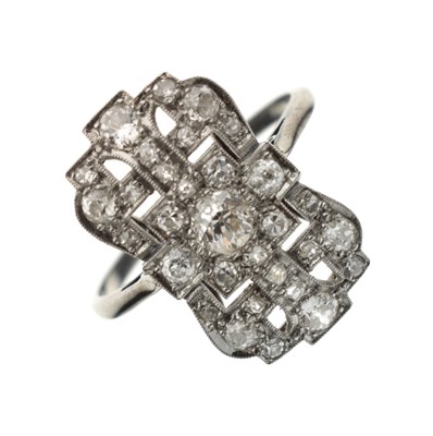 Lot 5 - Art Deco diamond 18ct white gold and platinum ring