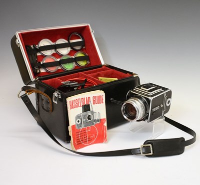 Lot 405 - Hasselblad 500C SLR camera