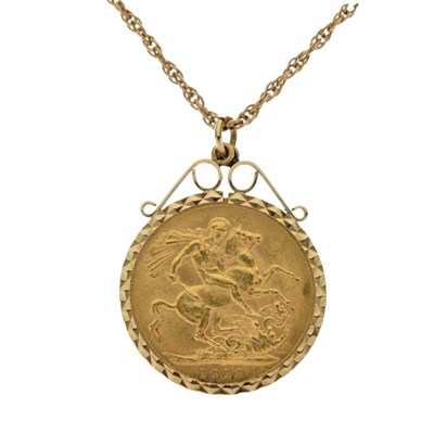 Lot 224 - George V gold sovereign, 1913, in 9ct gold mount with rope twist chain