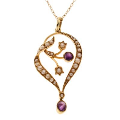 Lot 57 - Late Victorian / Edwardian amethyst and seed pearl 15ct gold pendant