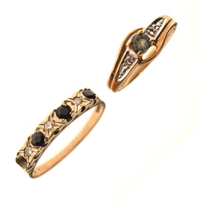 Lot 23 - Two 9ct gold rings