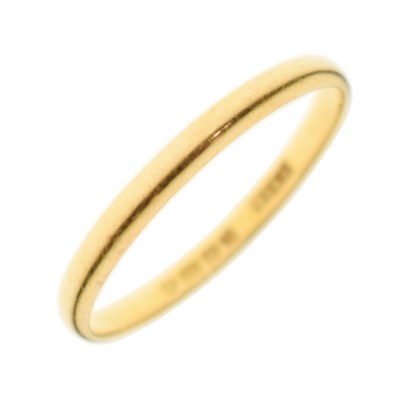 Lot 33 - 22ct gold wedding band