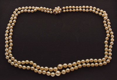 Lot 75 - Cultured pearl two-row graduated necklace