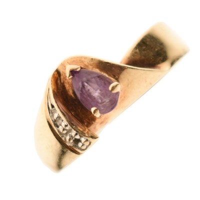 Lot 13 - Yellow metal (10K) amethyst and white stone ring