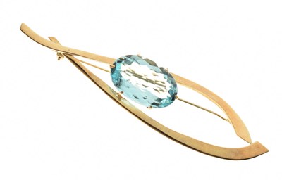 Lot 50 - 9ct gold brooch set a large faceted blue gem