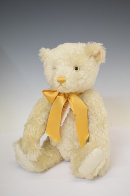 Lot 439 - Steiff - 'British Collector's 2000 Teddy Bear'