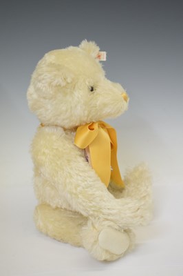 Lot 439 - Steiff - 'British Collector's 2000 Teddy Bear'