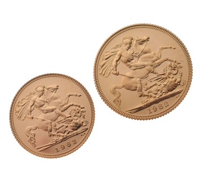 Lot 230 - Elizabeth II gold sovereign and half sovereign, 1982