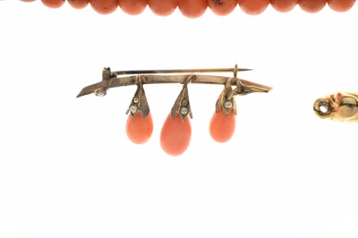 Lot 66 - Victorian beaded coral necklace