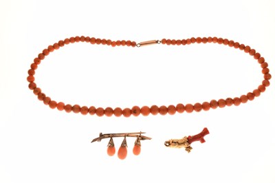 Lot 66 - Victorian beaded coral necklace