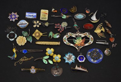 Lot 113 - Collection of enamelled jewellery