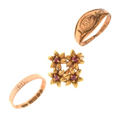 Lot 25 - Three gold rings