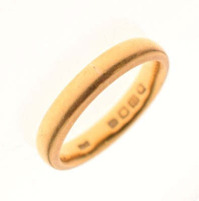 Lot 36 - 22ct gold wedding band