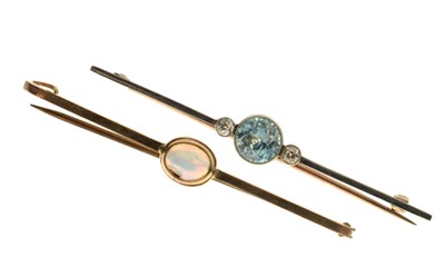 Lot 48 - Edwardian blue topaz and diamond bar brooch, stamped '15'