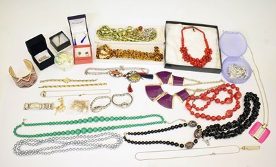 Lot 140 - Collection of costume jewellery to include a small quantity of silver jewellery