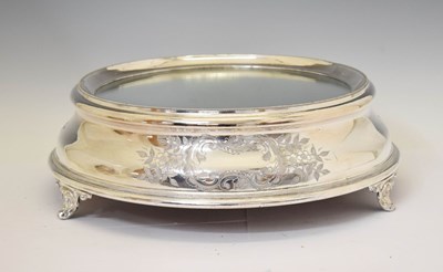 Lot 387 - Late 19th / early 20th century silver-plated circular wedding cake stand