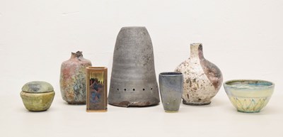 Lot 485 - Collection of assorted studio pottery