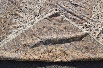 Lot 421 - Large Middle Eastern (Persian) design wool rug or carpet