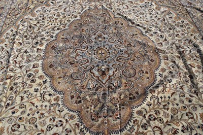 Lot 421 - Large Middle Eastern (Persian) design wool rug or carpet