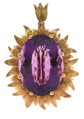 Lot 42 - Amethyst yellow metal pendant brooch