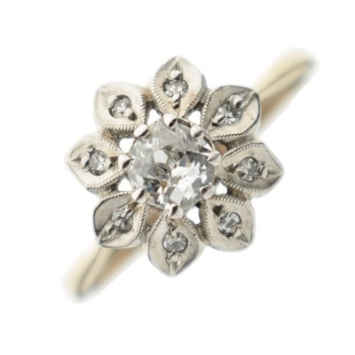 Lot 13 - Diamond 9ct gold flower cluster ring