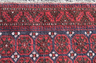 Lot 14 - Diamond cluster 9ct gold ring