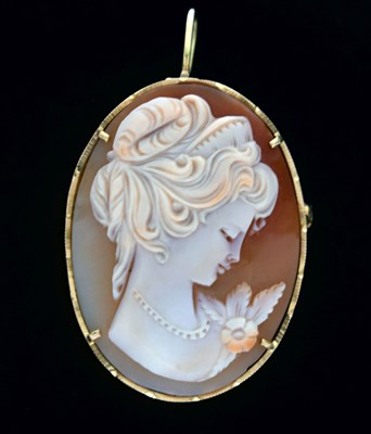 Lot 78 - Shell cameo pendant brooch