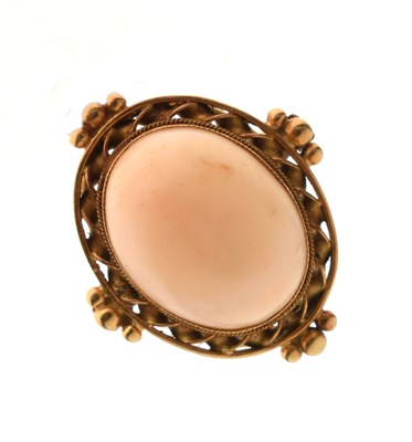 Lot 39 - Coral cabochon 18ct gold ring