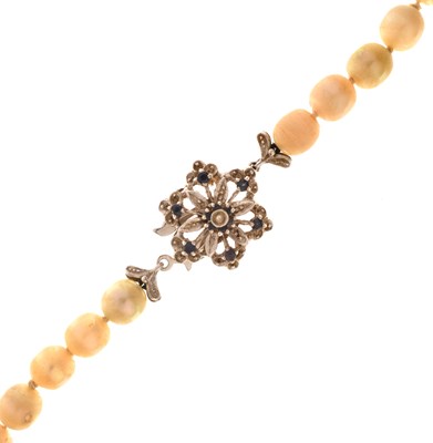 Lot 101 - Cultured pearl necklace (a/f)