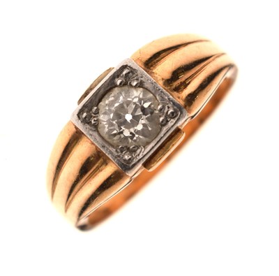 Lot 5 - Gentleman's diamond solitaire ring