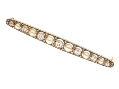 Lot 25 - Early 20th century diamond and pearl 18ct yellow and white gold brooch