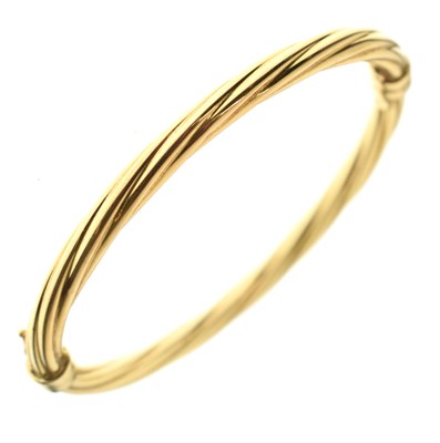 Lot 117 - 18ct gold bangle