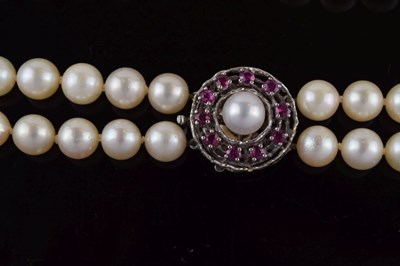 Lot 74 - Uniform two row cultured pearl necklace