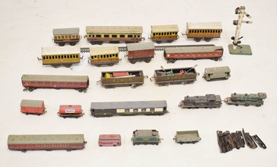 Lot 468 - Assorted 'O' gauge railway trainset tinplate carriages