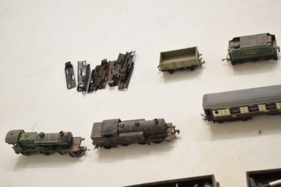 Lot 468 - Assorted 'O' gauge railway trainset tinplate carriages