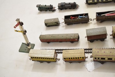 Lot 468 - Assorted 'O' gauge railway trainset tinplate carriages