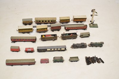 Lot 468 - Assorted 'O' gauge railway trainset tinplate carriages
