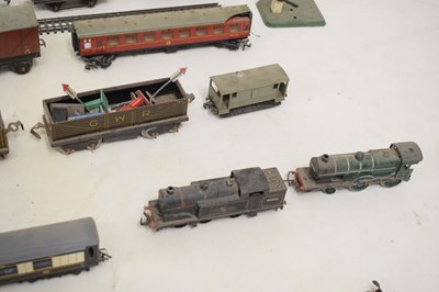 Lot 468 - Assorted 'O' gauge railway trainset tinplate carriages