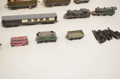 Lot 468 - Assorted 'O' gauge railway trainset tinplate carriages