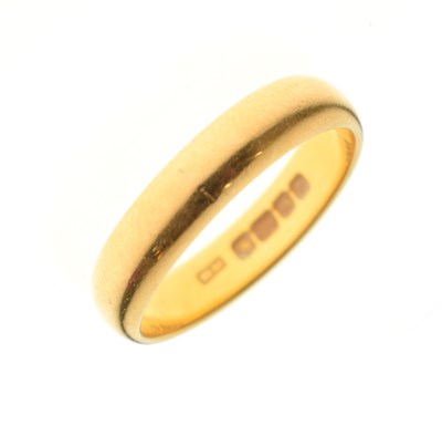 Lot 72 - 22ct gold wedding band