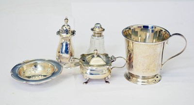 Lot 200 - Mixed group of silver to include a George V silver christening mug, etc