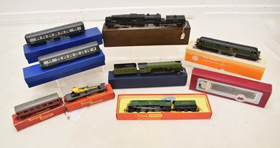 Lot 464 - Mixed group of 00 gauge railway trainset locomotives and wagons