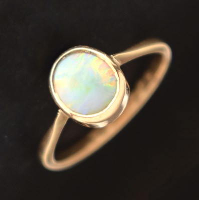 Lot 34 - Opal cabochon ring