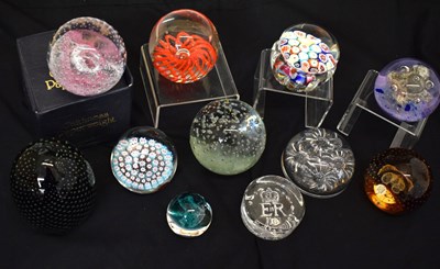 Lot 501 - Quantity of paperweights to include Caithness, Dartington, etc