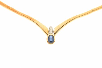 Lot 93 - Yellow metal articulated link collarette necklace